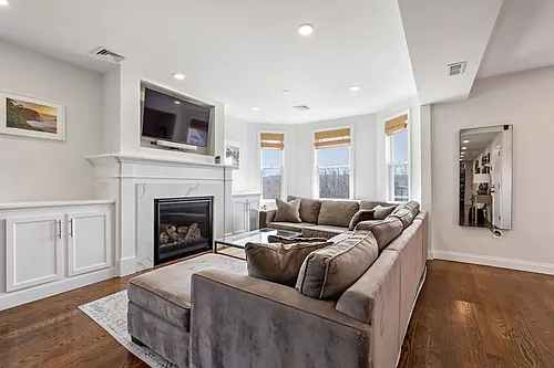 77 Torrey St #3 Photo 1