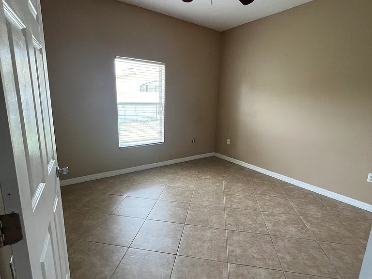 1932 Acacia Dr — Photo 13