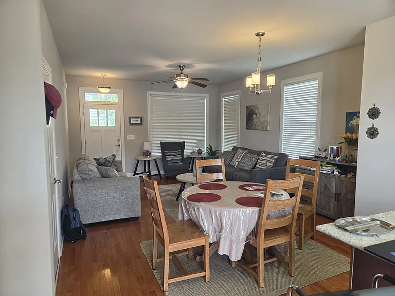 2441 Winthrop Dr — Photo 7