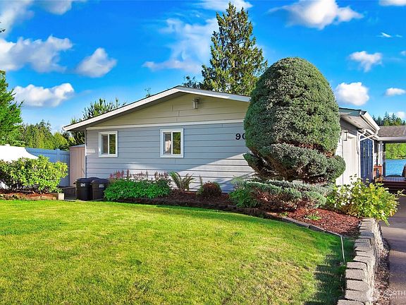 3rd image of 90 SE Crescent Drive