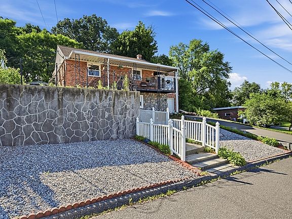 2nd image of 140 Ruskin St