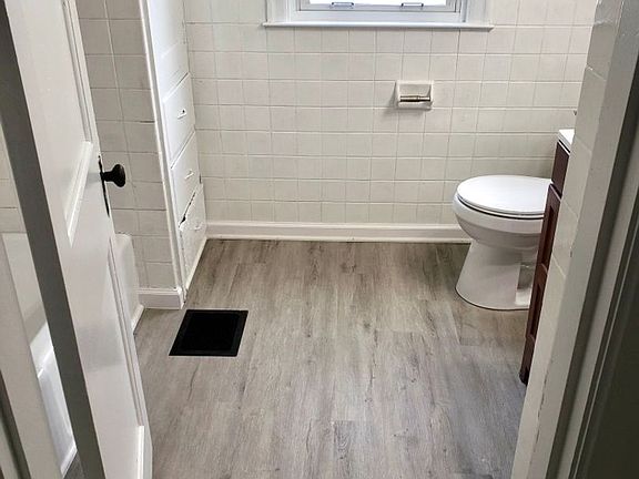 3rd image of 331 Sandhurst Dr