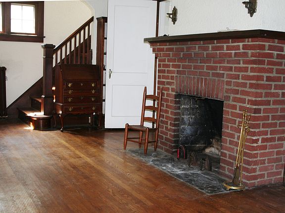 5th image of 18 Church St
