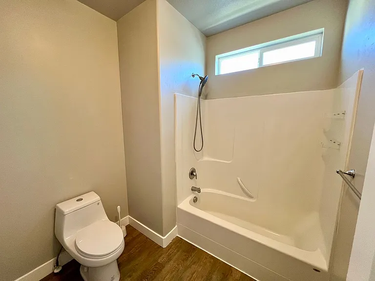 49 W Silver Springs Dr — Photo 10
