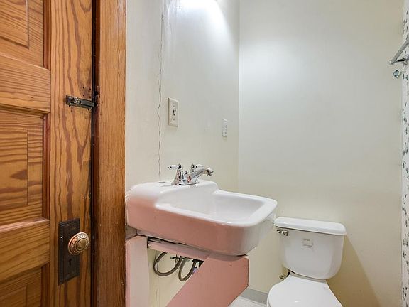 3rd image of 1342 Edgerton St