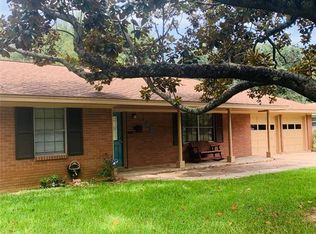 165 Oak Dr, Lake Jackson, TX 77566