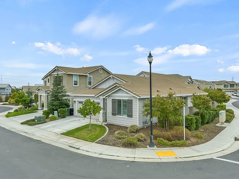 800 Daggerwing Ct — Photo 5