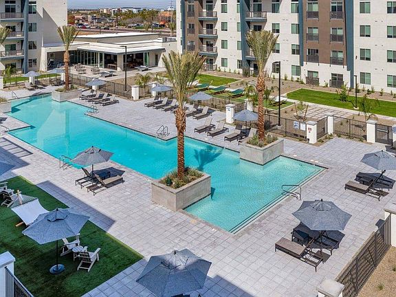 4th image of 8991 W Glendale Ave #450