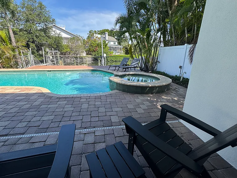 638 Geneva Pl — Photo 17