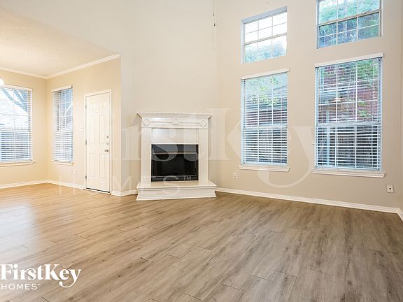 4th image of 1150 Lombard Ln