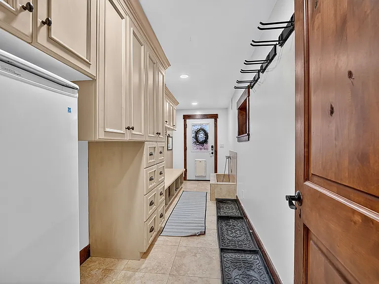 7693 N Whileaway Rd W — Photo 2