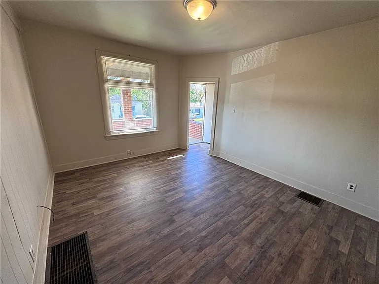 1067 Cleveland Ave — Photo 6