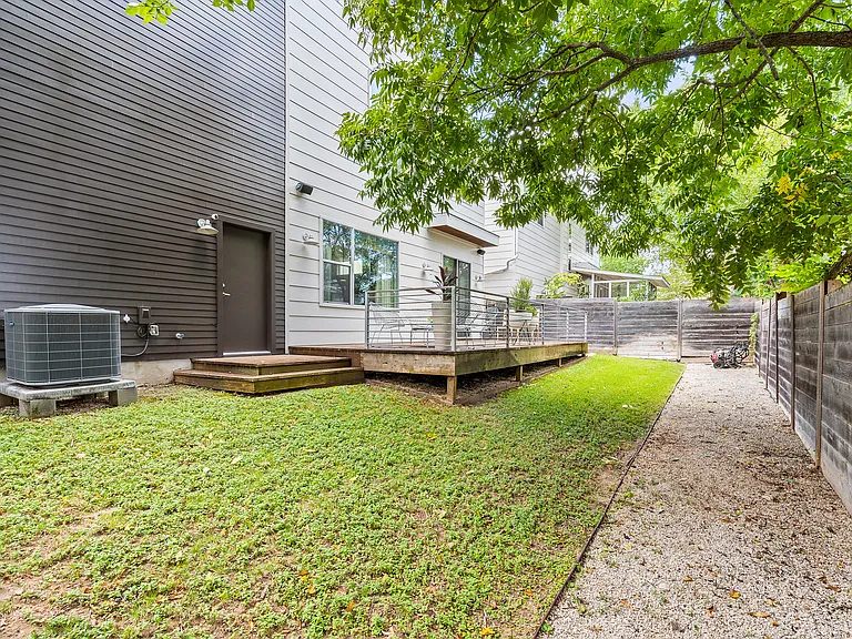 2105 Goodrich Ave — Photo 34