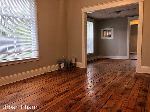 2nd image of 735 College Ave NE