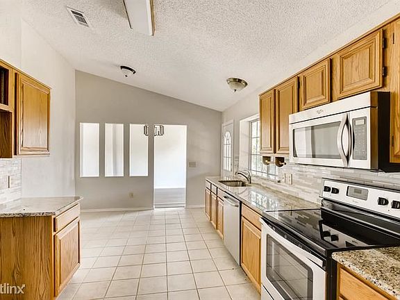 5th image of 2213 Country Dell Dr