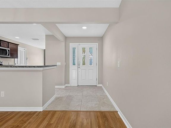 5th image of 926 Long Leaf Ln