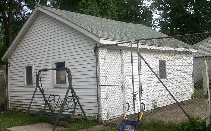 2nd image of 612 Vries St SW