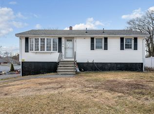 14 New Caster Dr, Lowell, MA 01854