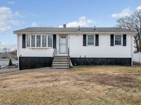 14 New Caster Dr, Lowell, MA 01854