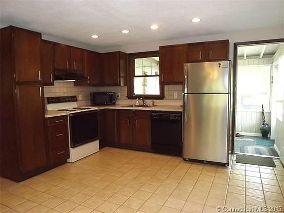 KITCHEN LEADS TO THREE SEAS...