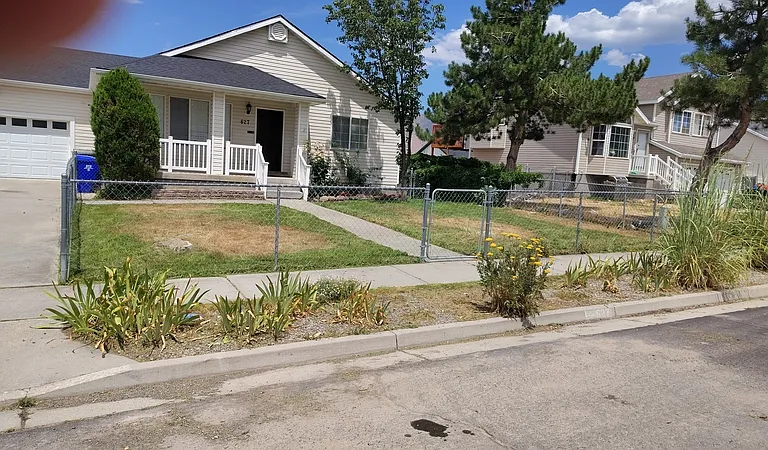 627 E 700 N — Photo 3