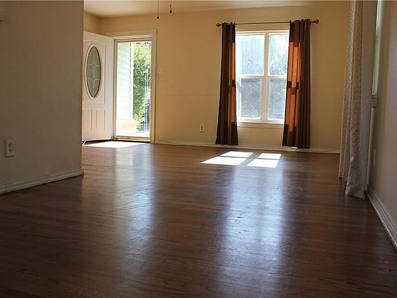 4th image of 11718 Yeager Dr