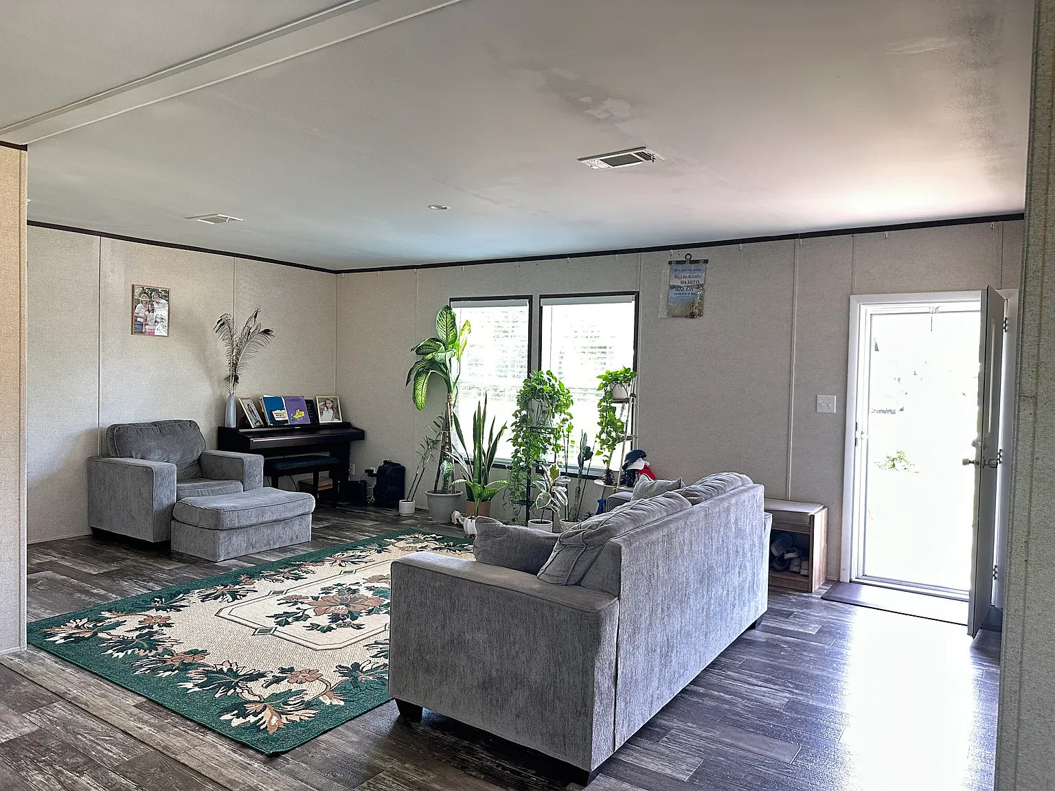 4 bed, 1850 sqft, $2,000 — Photo 1