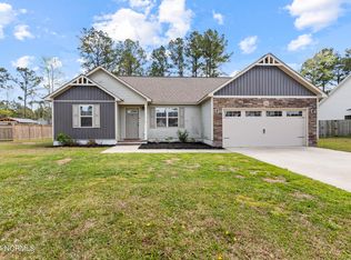 278 Breakwater Dr, Sneads Ferry, NC 28460
