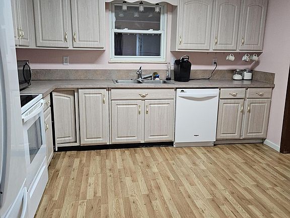 4th image of 614 Catalpa St