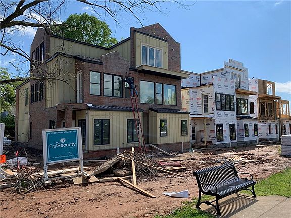 2nd image of 503 SE B St