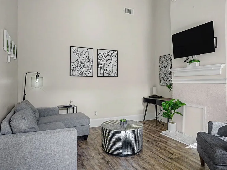 552 - 554 E Macon St — Photo 11