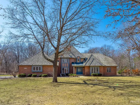 8N704 Edgewood Rd, Elgin, IL 60124