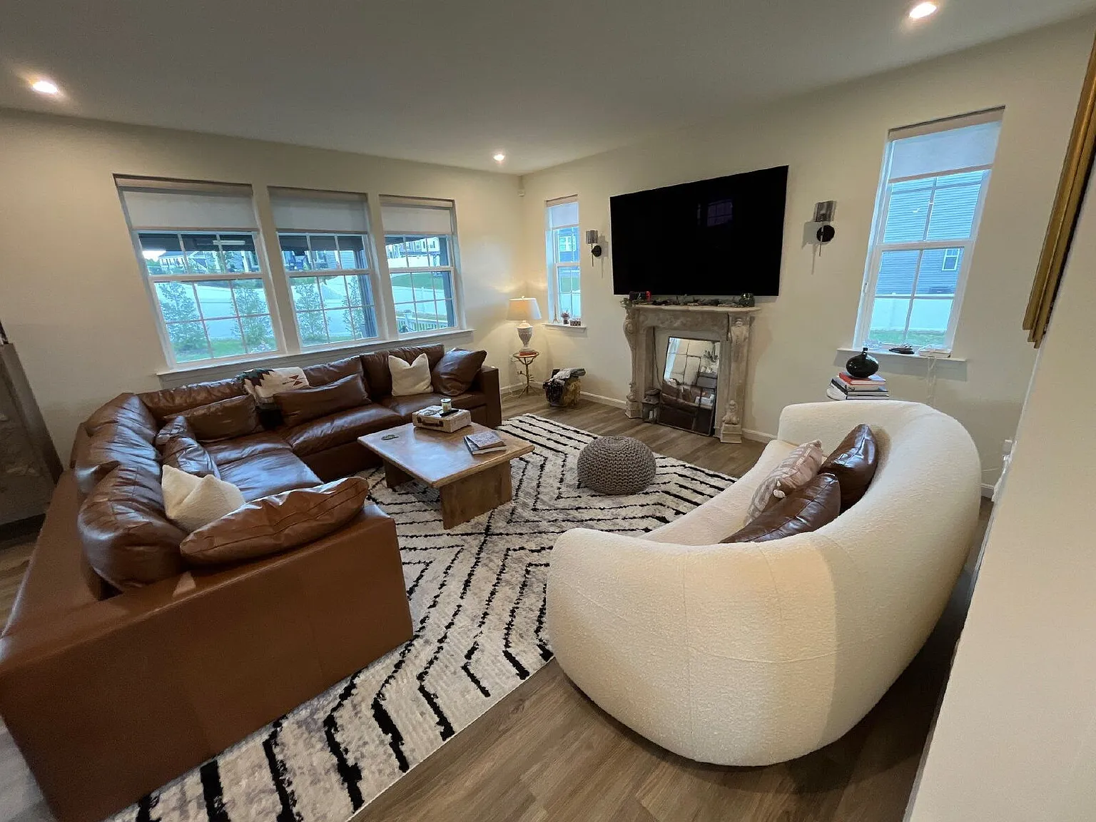5 bed, 4.0 bath, 4231 sqft, $4,500 — Photo 3