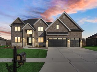 7831 Northwoods Dr, Frankfort, IL 60423