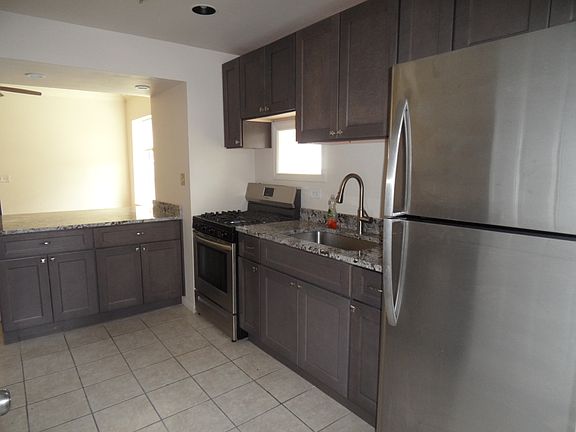 3rd image of 2031 W Morse Ave #1