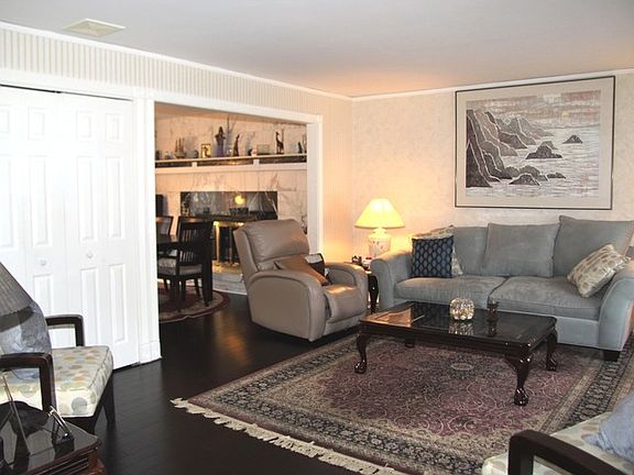 3rd image of 773 Parkview Ct