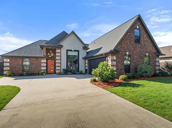 1903 Razorback Dr, Texarkana, AR 71854