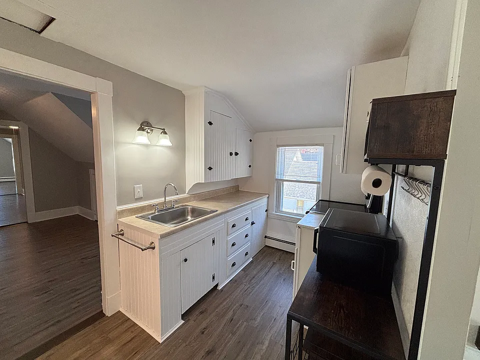 18 Center St #3