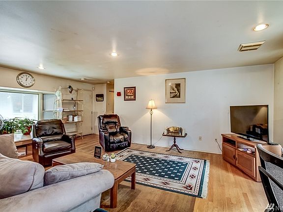 3rd image of 43817 SE 136th St