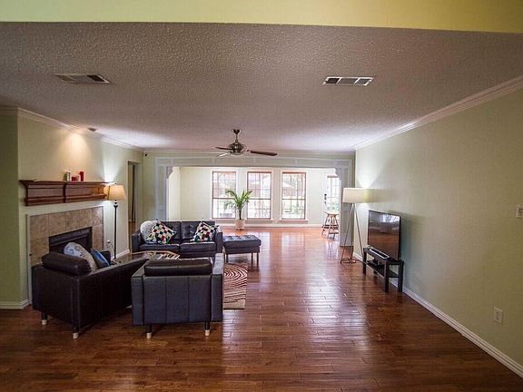 5th image of 2805 Laurel Hill Dr