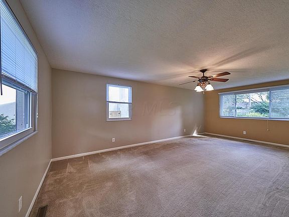 4th image of 441 Lambourne Ave