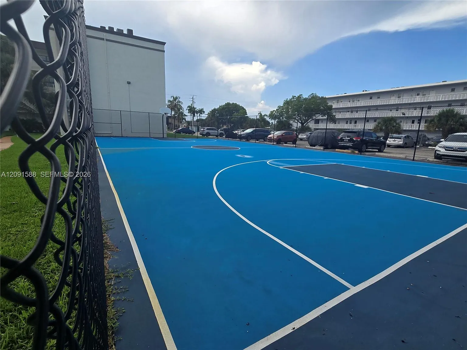 Palm Village Club Condo — Photo 3