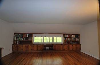 1st image of 12 Leslie Ln