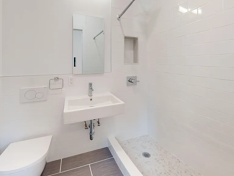 37 1/2 Bedford St #2B — Photo 11