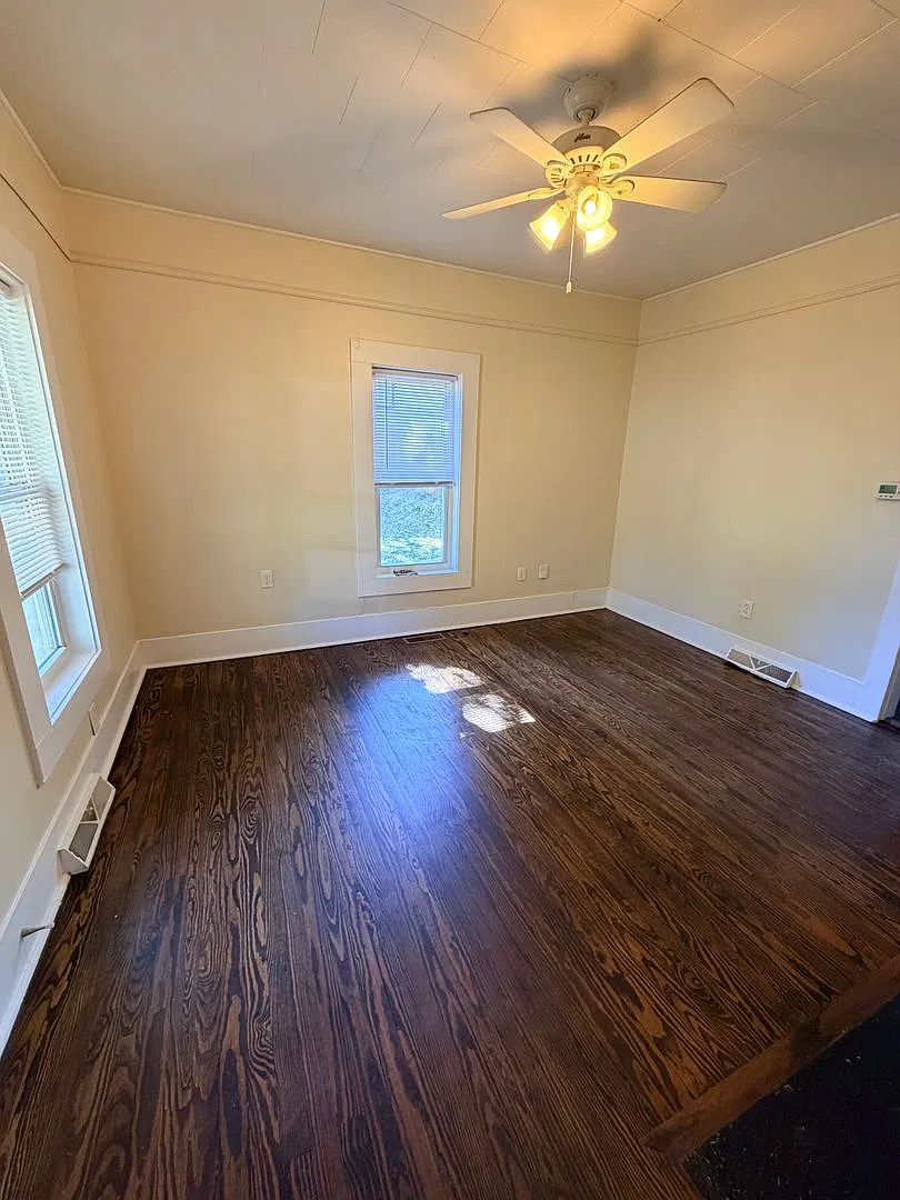 Super Convenient location, 2 Bedroom, 1 Bathroom, Pet friendly! — Photo 3