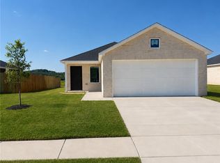545 E Boston St, Prairie Grove, AR 72753