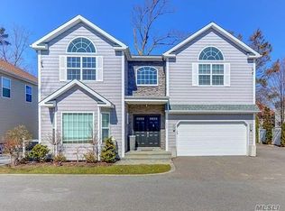 609 The Plain Rd, Westbury, NY 11590