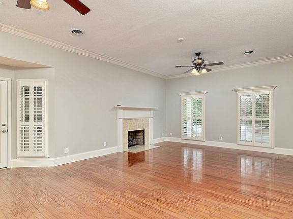 4th image of 611 Piedmont Dr