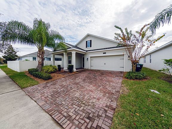 2nd image of 11036 Sycamore Woods Dr