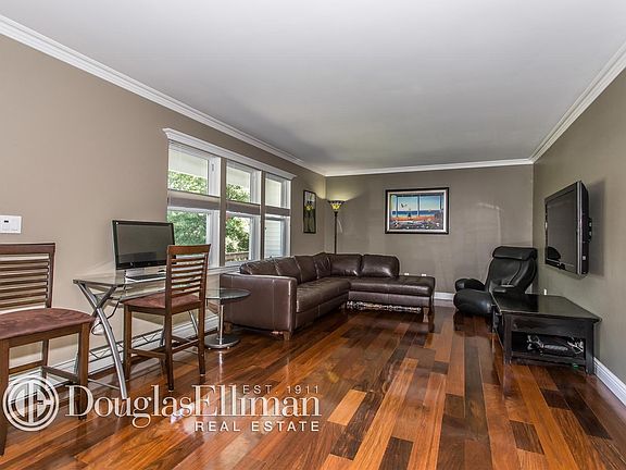 4th image of 4 Blair Dr